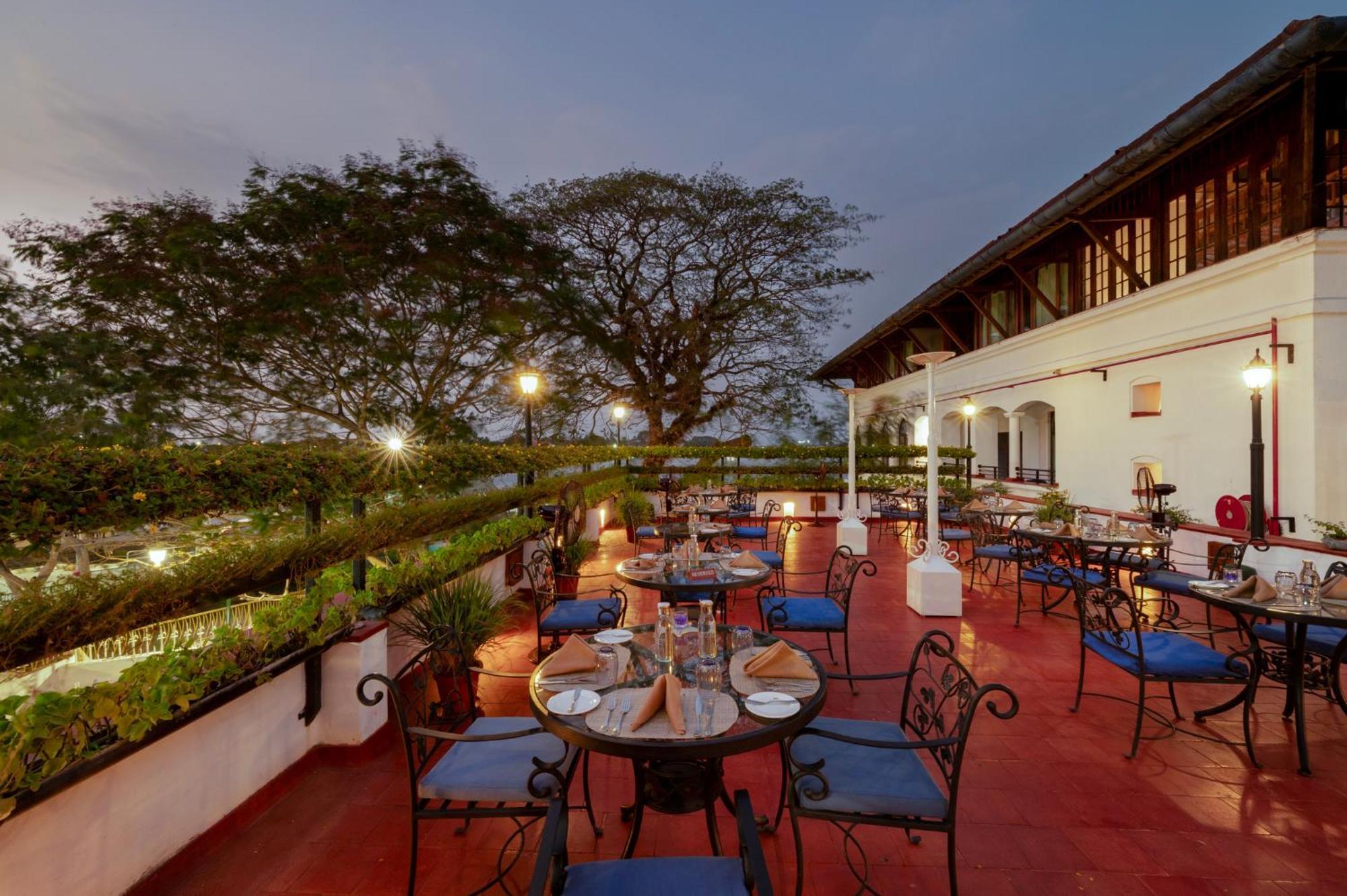 Hotel Brunton Boatyard - A Cgh Earth Experience Kochi Exterior foto